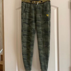 Abercrombie kids sweatpants size 13/14